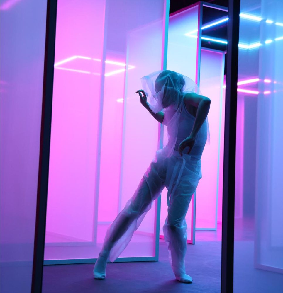 A/VOID, image 2 of 3